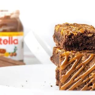 Caramel brownies with a Nutella jar